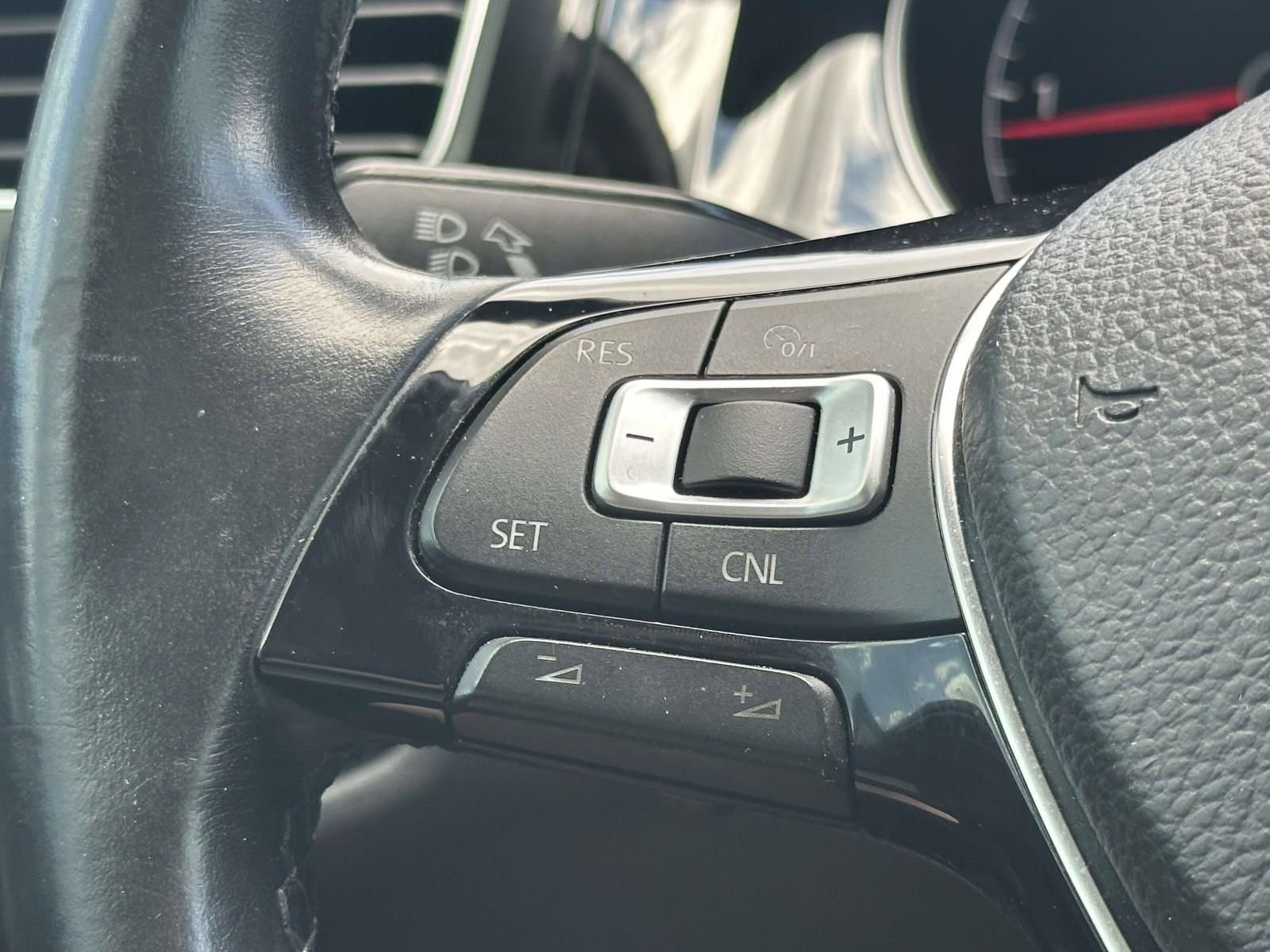 Used 2015 Volkswagen Golf TDI SEL image 22