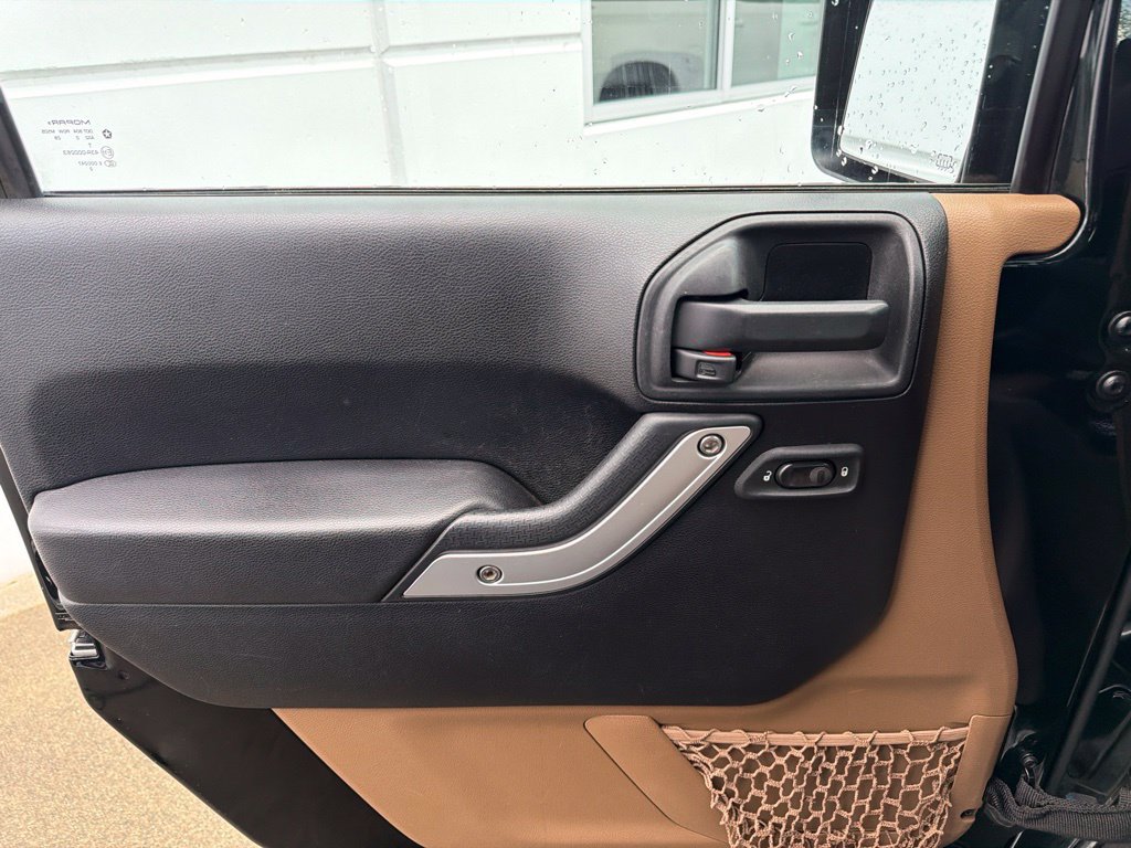 Used 2012 Jeep Wrangler Unlimited Sahara AWD/4WD image 16