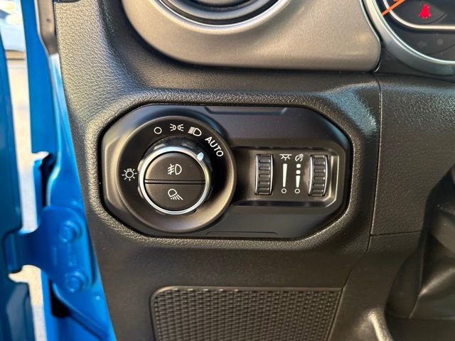 Used 2022 Jeep Gladiator Willys image 24