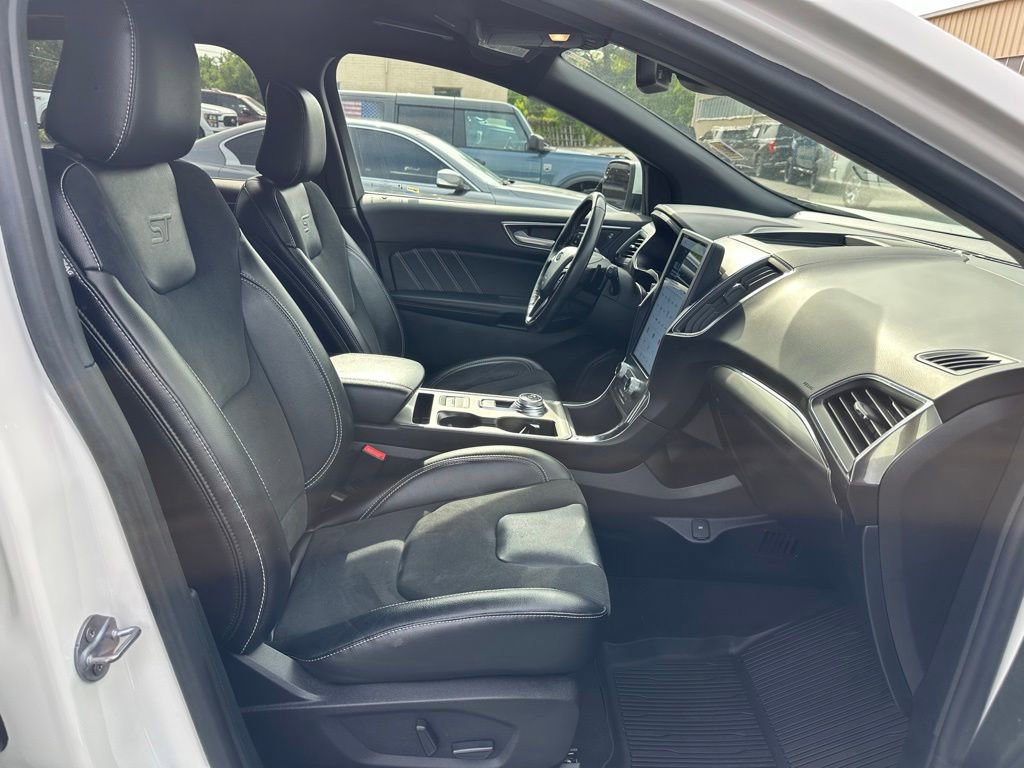 Used 2023 Ford Edge ST w/ Cargo Accessory Package AWD/4WD image 17