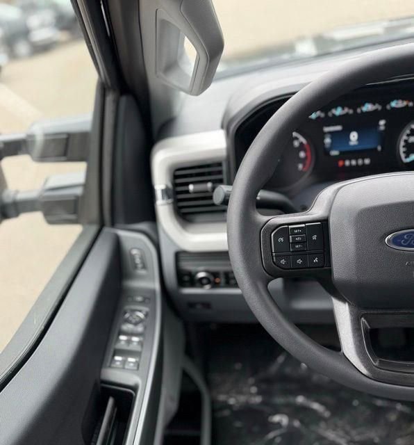 New 2026 Ford F250 XLT w/ FX4 Off-Road Package AWD/4WD image 17