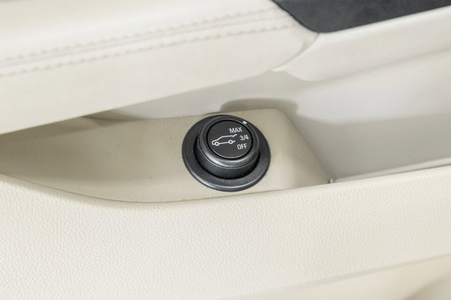 Used 2014 Cadillac SRX Luxury w/ Driver Awareness Package image 28