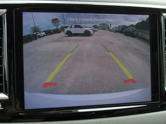 Used 2024 Chrysler Pacifica Touring-L image 23