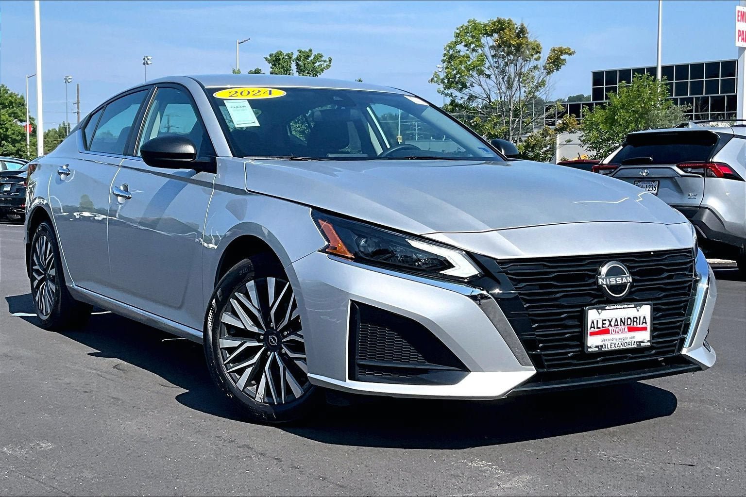 Used 2024 Nissan Altima 2.5 SV AWD/4WD image 2