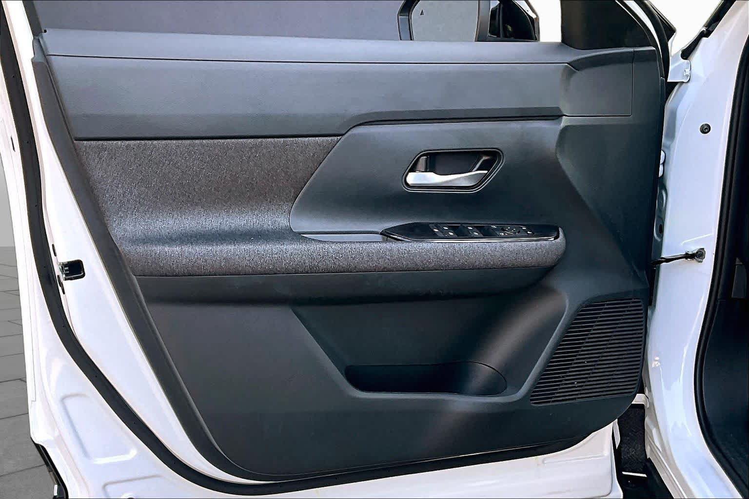 Certified 2026 Nissan Kicks SV FWD image 21