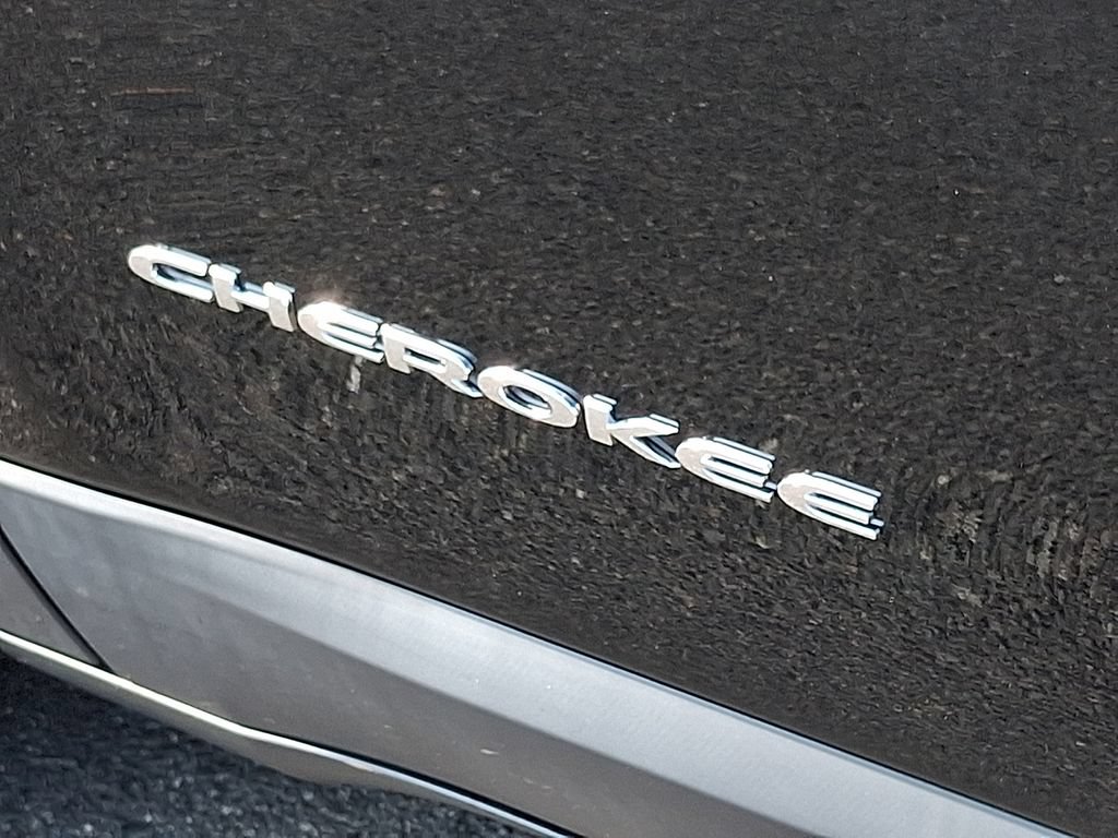 Used 2021 Jeep Cherokee Latitude Lux w/ Comfort/Convenience Group AWD/4WD image 31