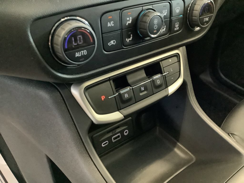 Used 2024 GMC Terrain SLT w/ Elevation Edition AWD/4WD image 17