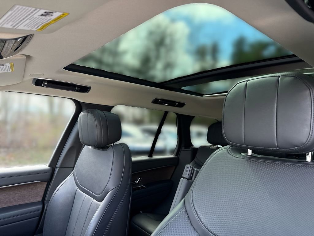 Used 2023 Land Rover Range Rover SE image 16