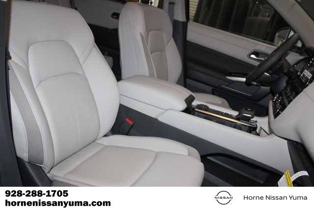 New 2025 Nissan Pathfinder SL image 6