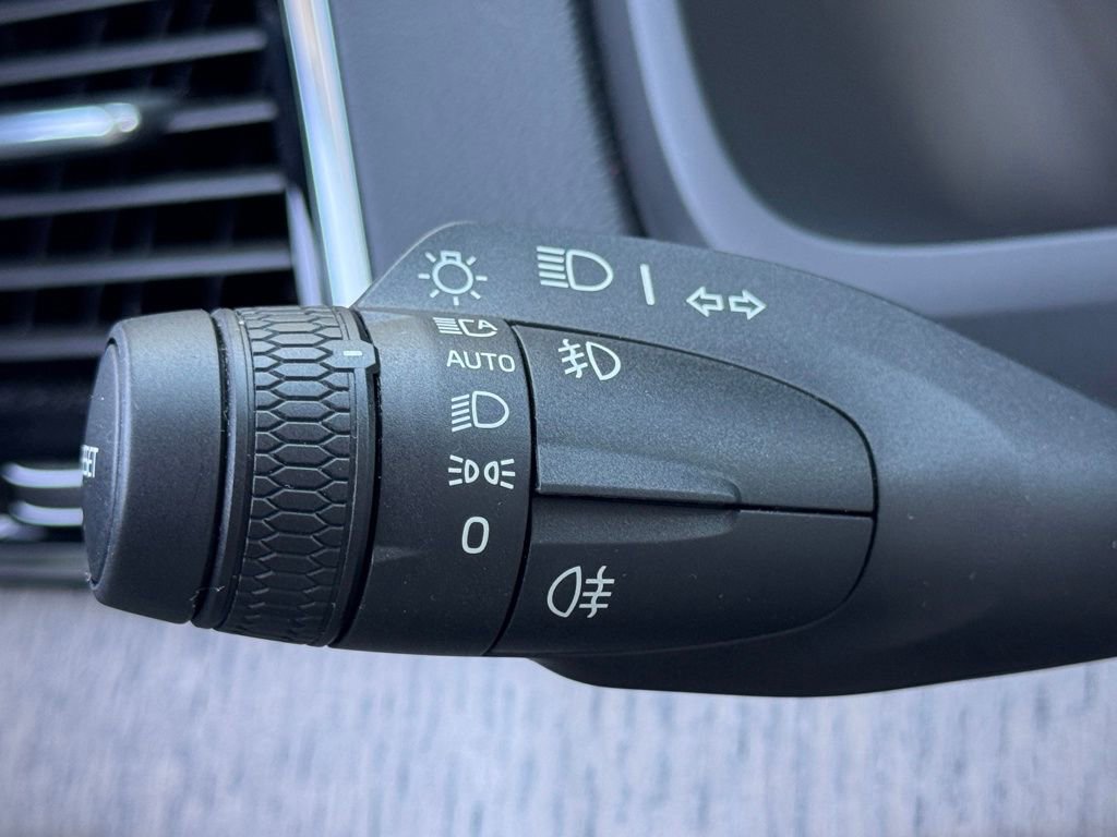 Used 2023 Volvo XC90 T8 Ultimate image 12