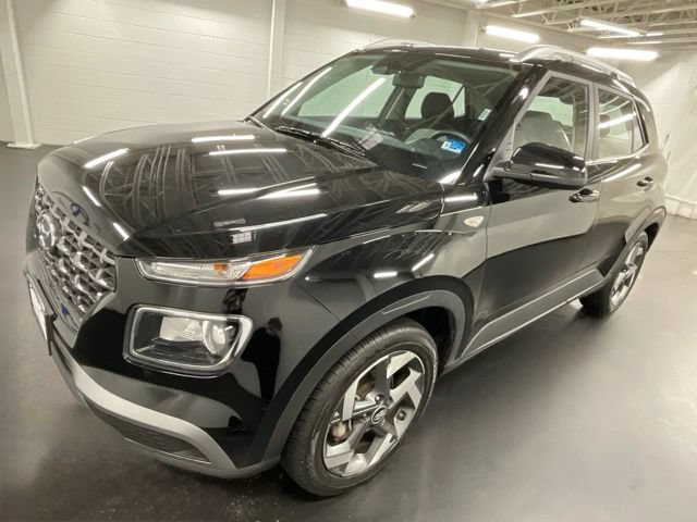 Used 2025 Hyundai Venue SEL