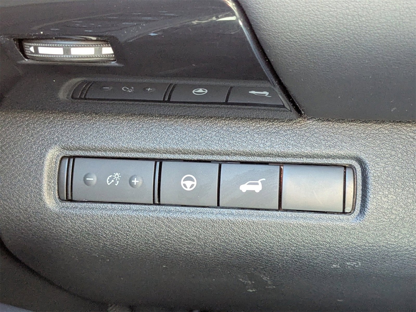 Used 2025 Nissan Pathfinder SV image 27