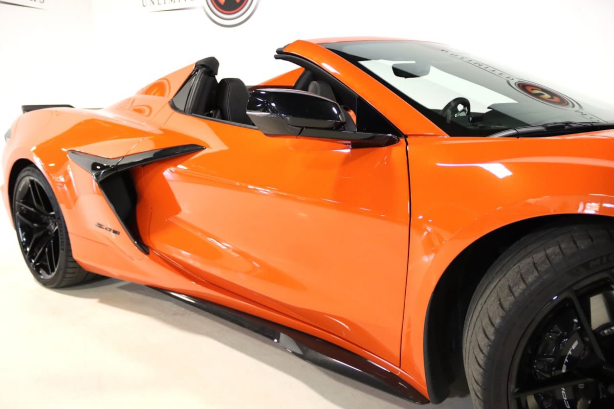 Used 2025 Chevrolet Corvette Z06 RWD image 8