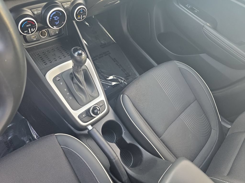 Used 2024 Hyundai Venue Limited FWD image 22