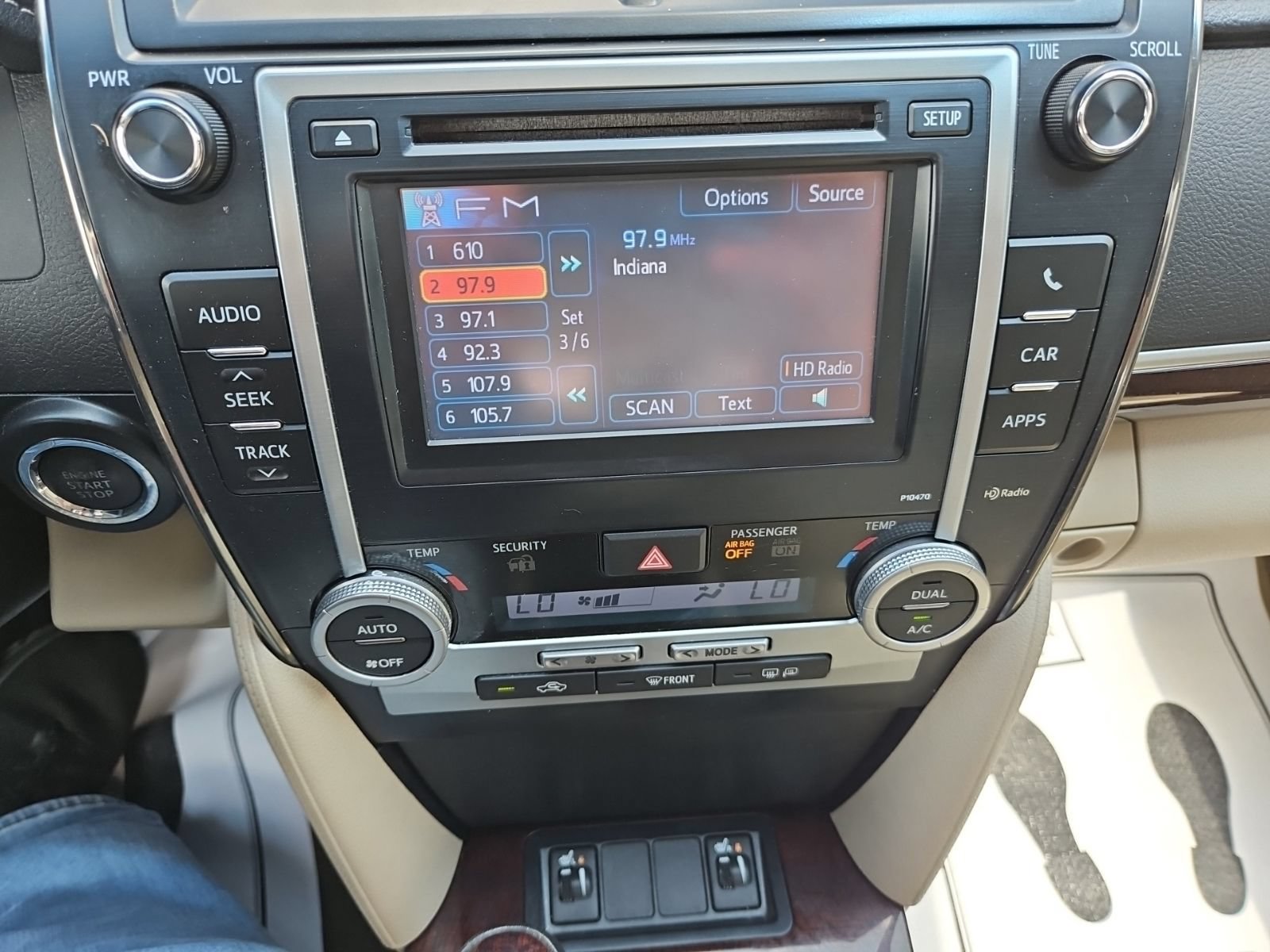 Used 2013 Toyota Camry XLE w/ Leather Pkg FWD image 23