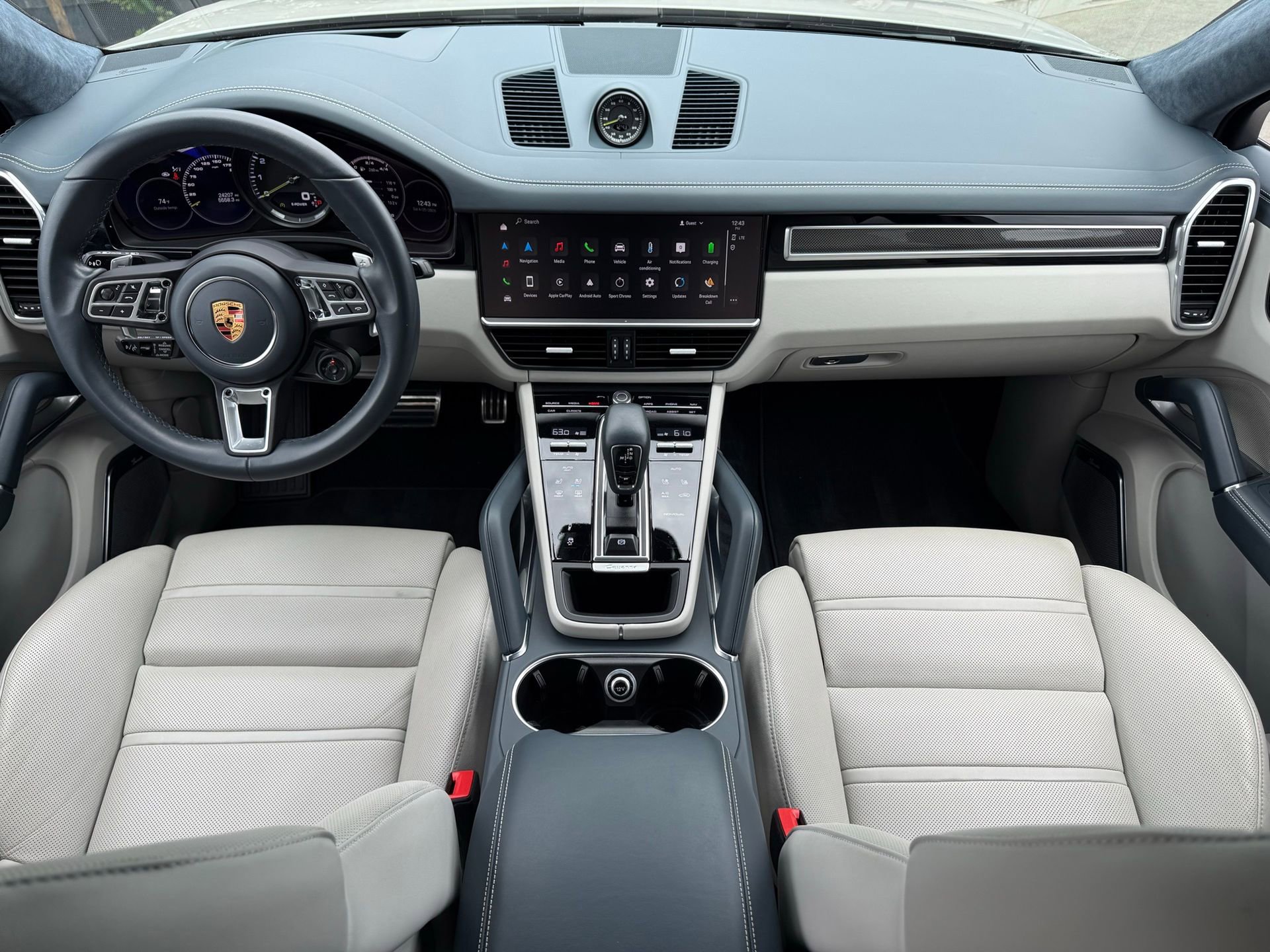 Certified 2022 Porsche Cayenne Turbo S AWD/4WD image 14