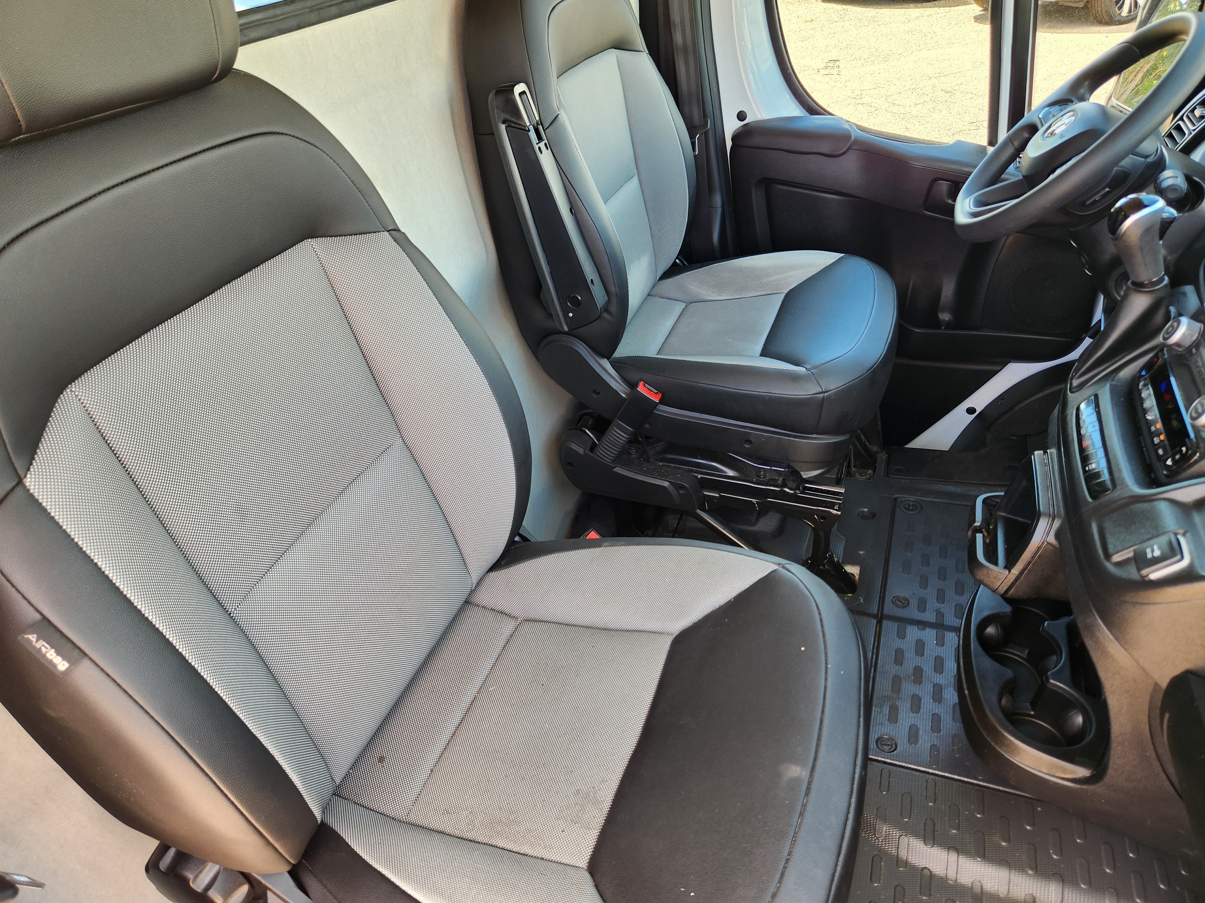 Used 2025 RAM ProMaster 2500 w/ Convenience Group FWD image 10