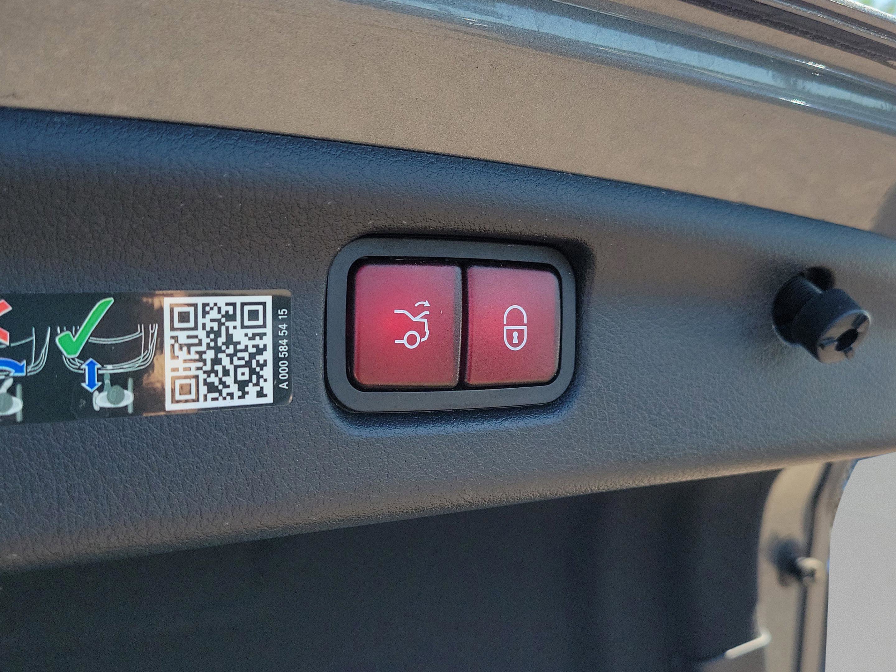 Used 2025 Mercedes-Benz C 300 Sedan image 6