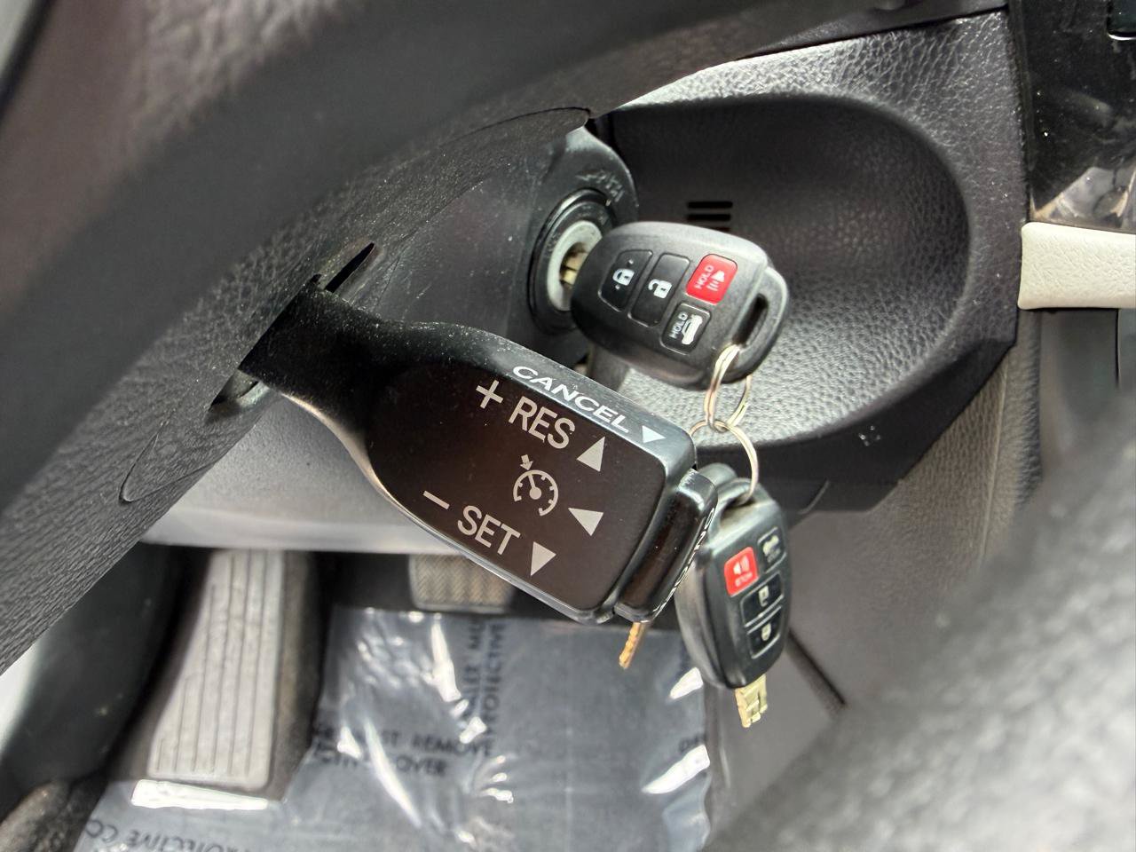 Used 2015 Toyota Corolla LE FWD image 16