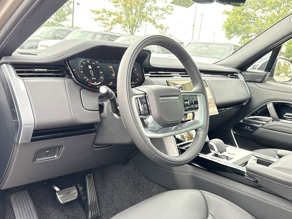 New 2025 Land Rover Range Rover SE image 10