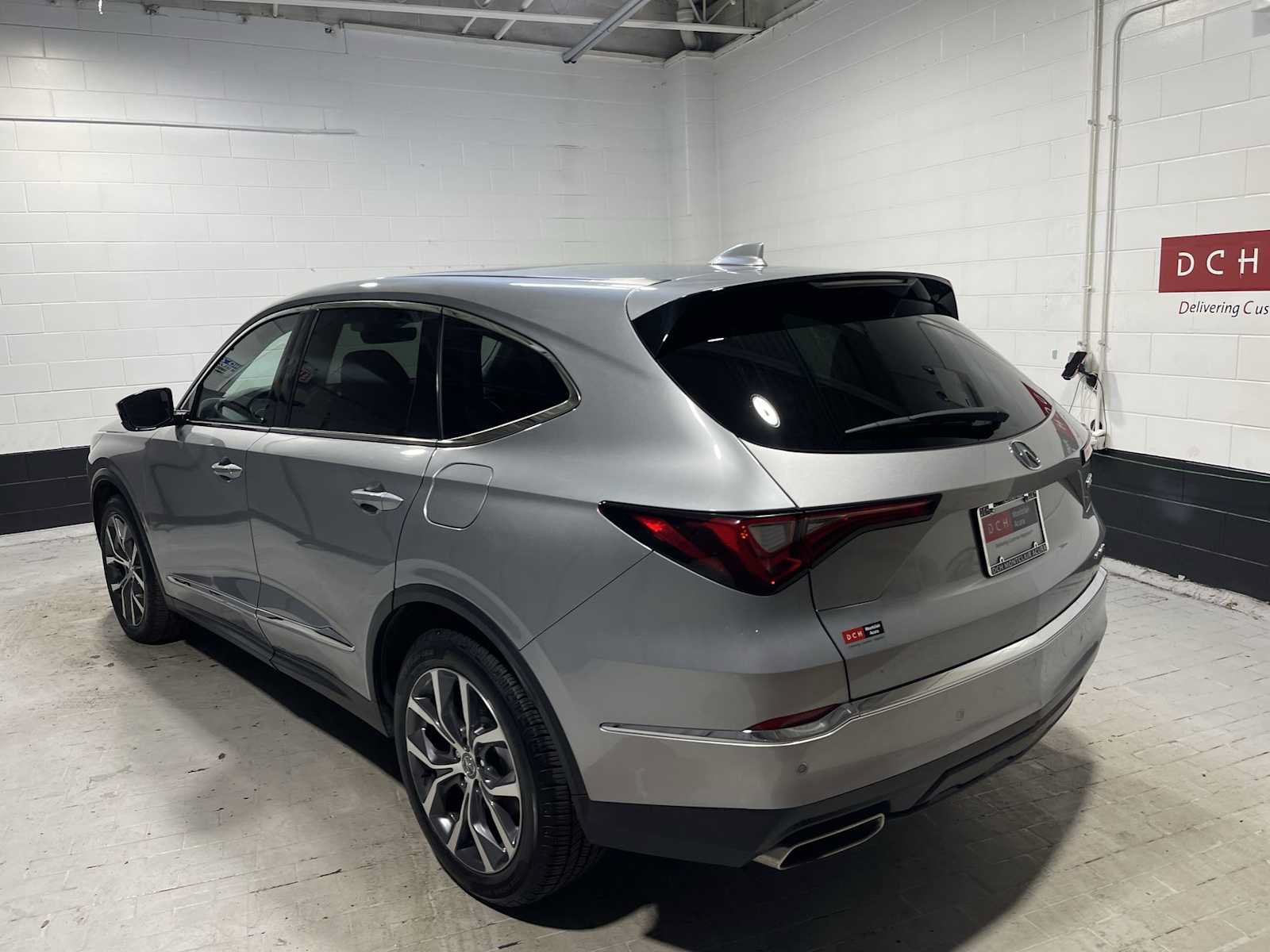 Used 2024 Acura MDX SH-AWD w/ Technology Package image 4