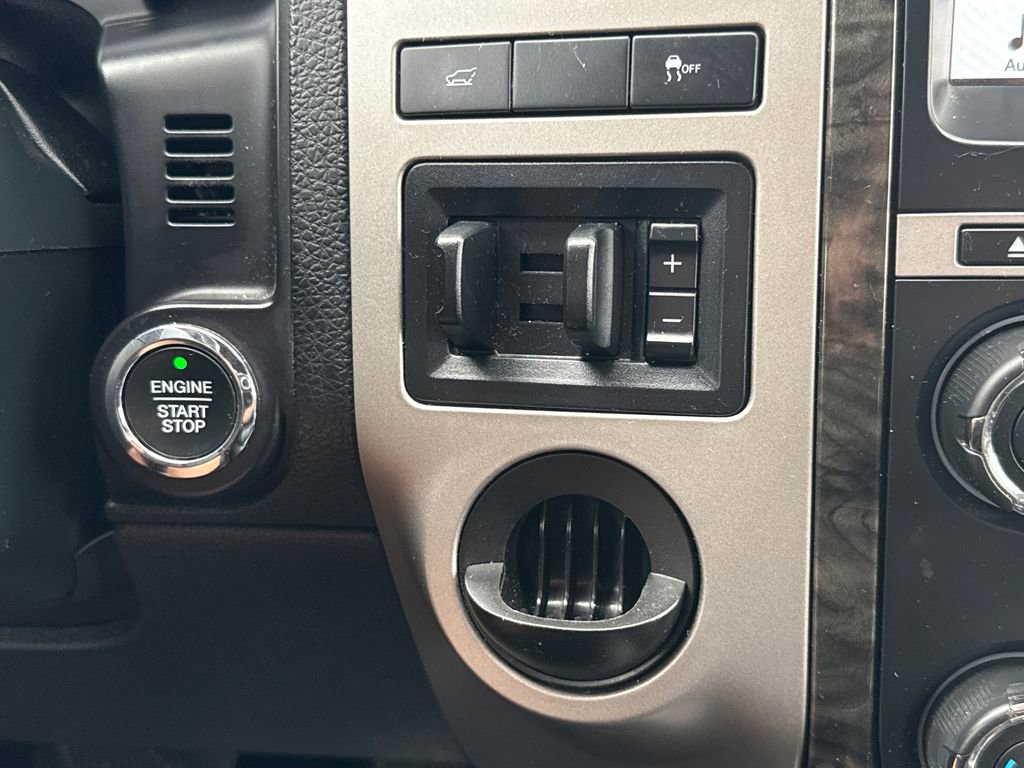 Used 2016 Ford Expedition Limited image 24