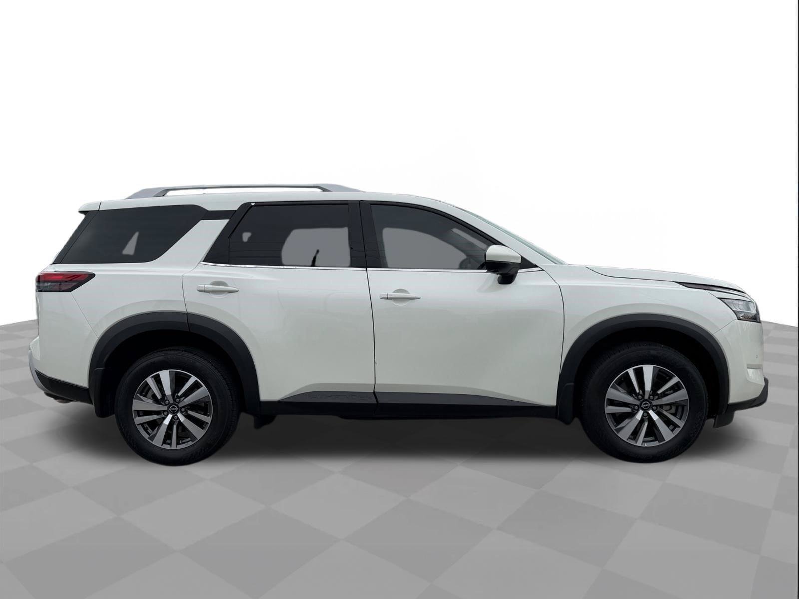 Used 2024 Nissan Pathfinder SL AWD/4WD image 6