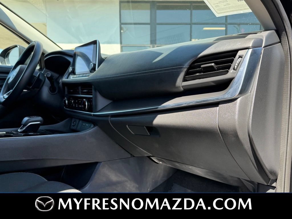 Used 2024 Nissan Rogue S FWD image 19
