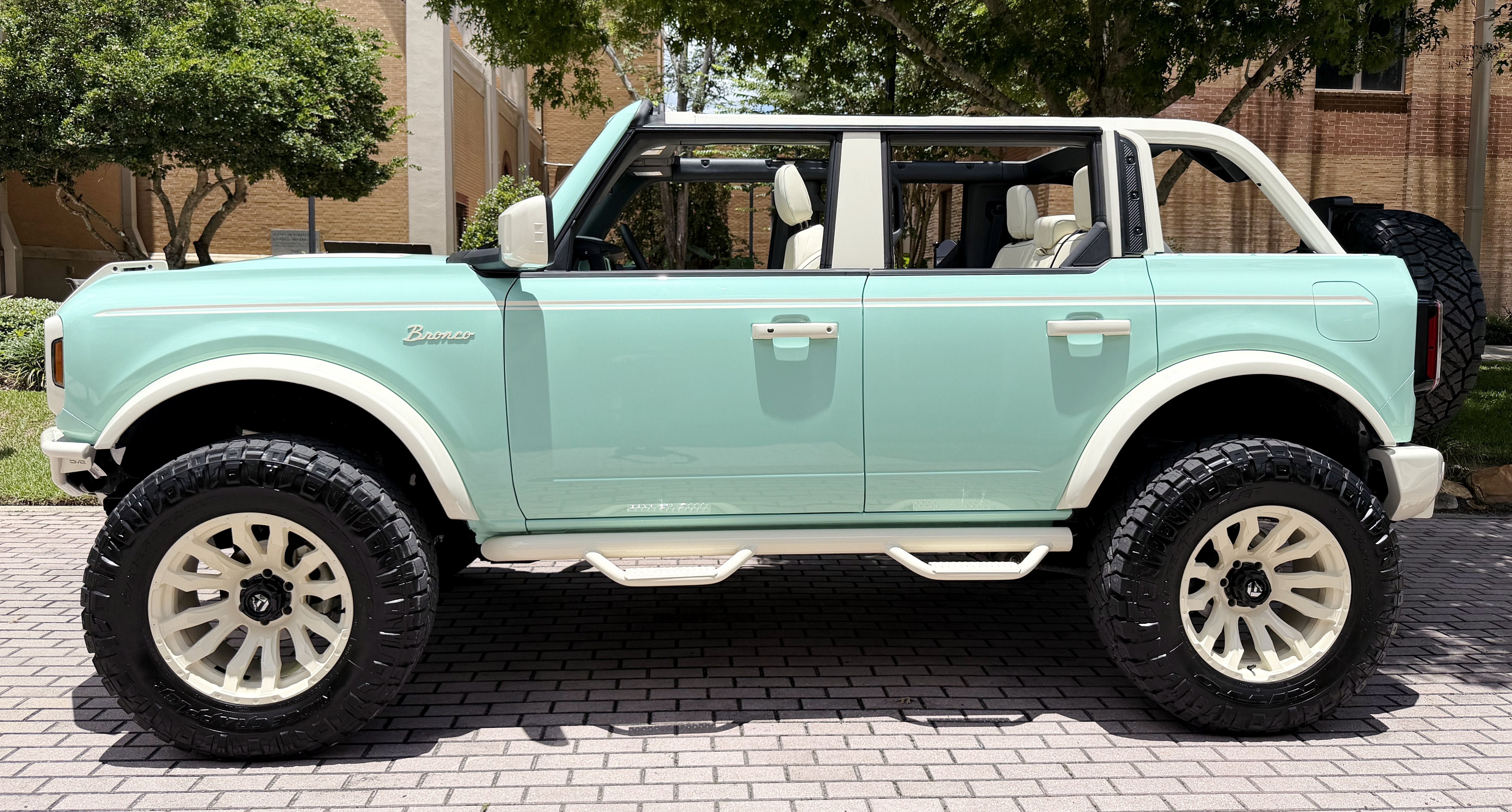 Used 2025 Ford Bronco Outer Banks AWD/4WD image 29