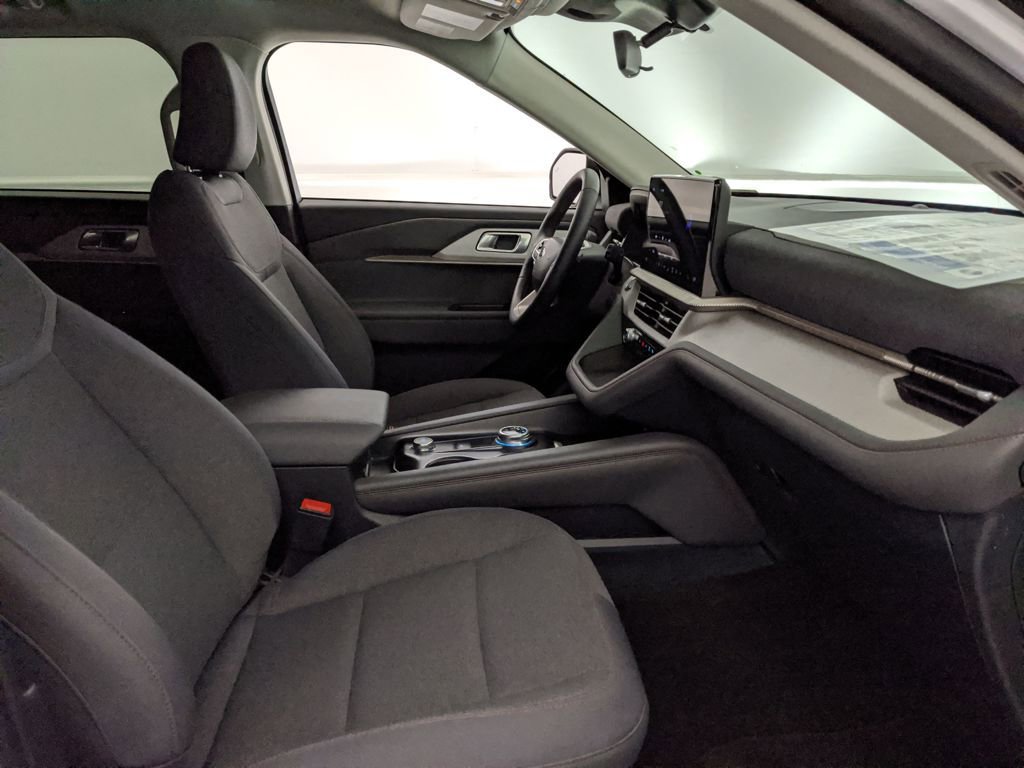 New 2025 Ford Explorer Active image 27
