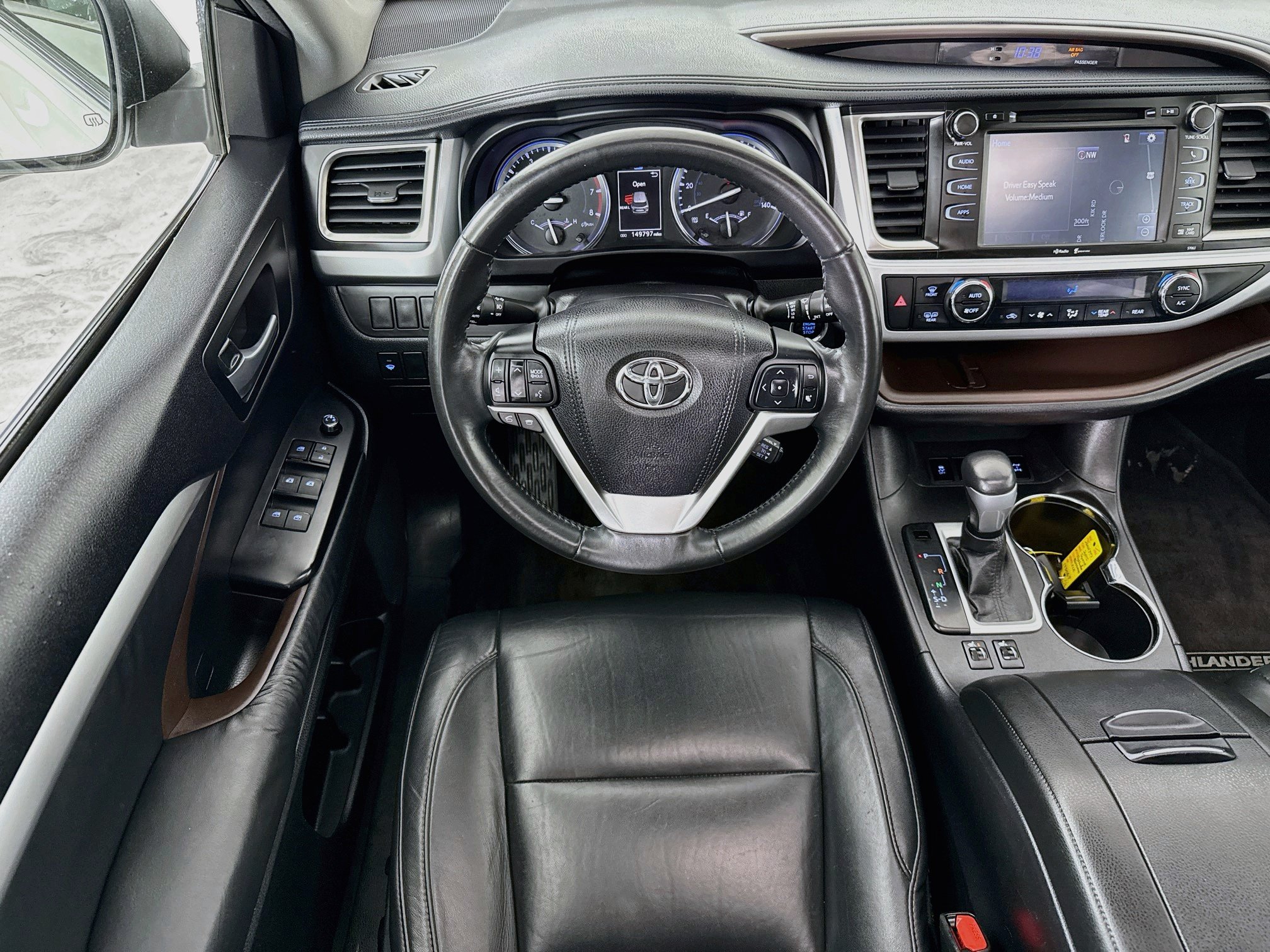 Used 2015 Toyota Highlander XLE AWD/4WD image 24