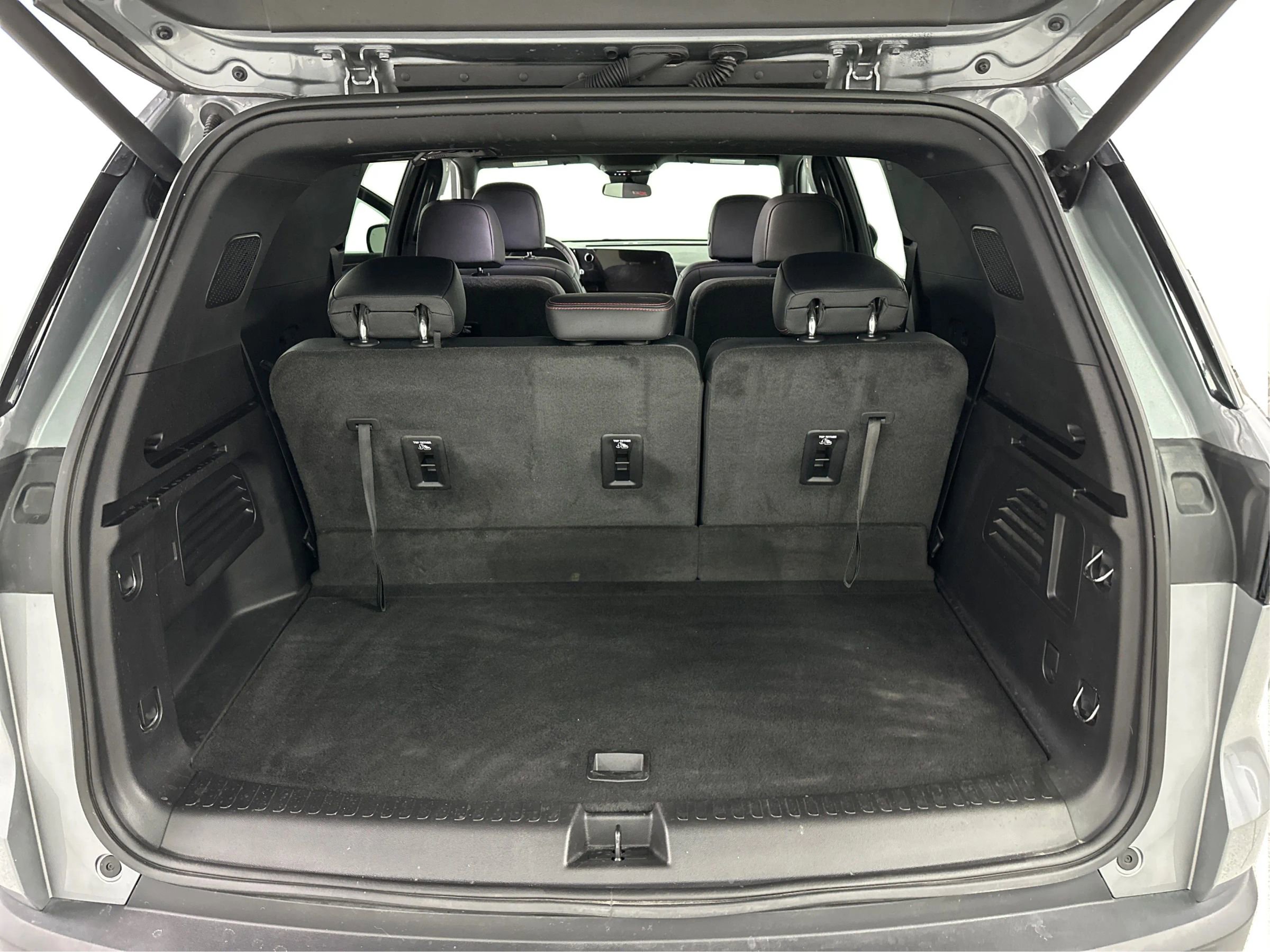 Used 2025 Chevrolet Traverse Z71 image 11