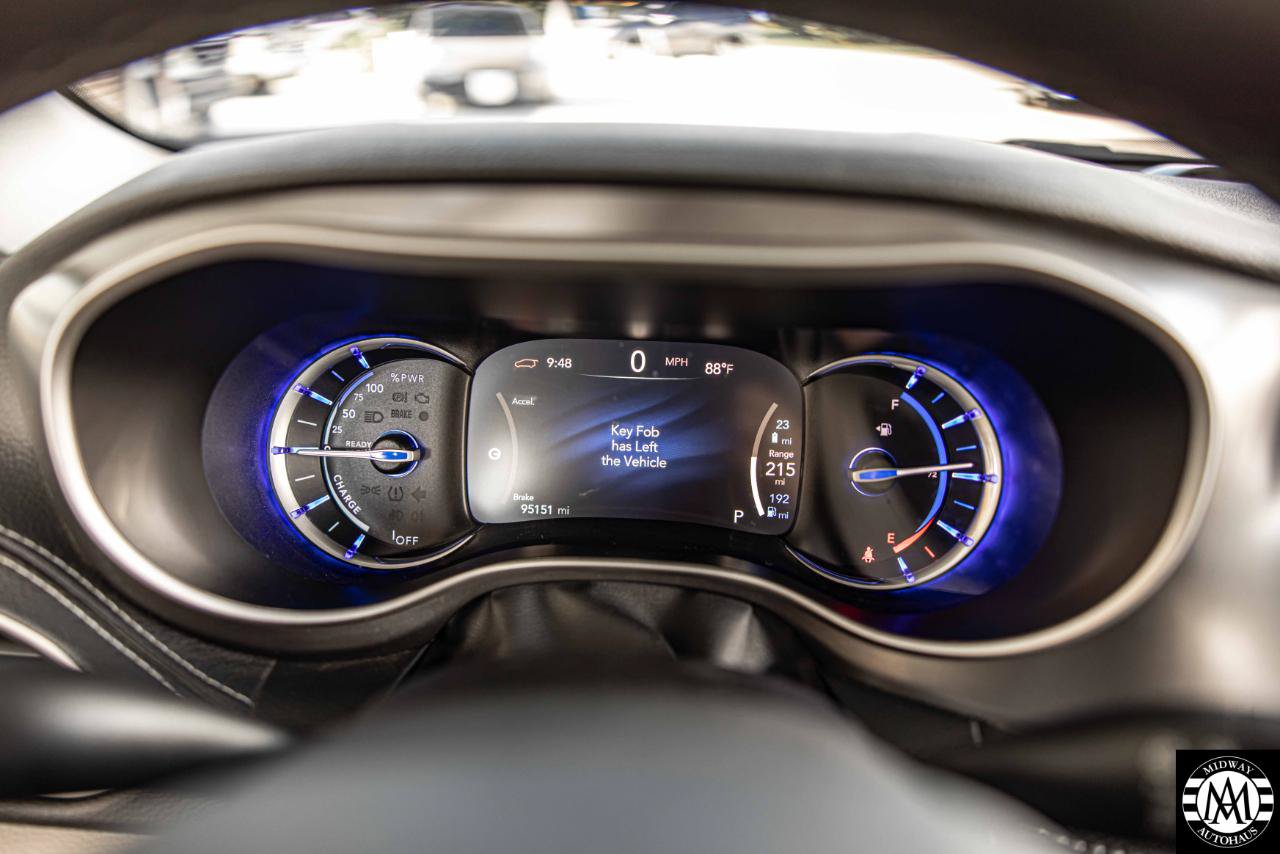 Used 2023 Chrysler Pacifica Touring-L FWD image 19