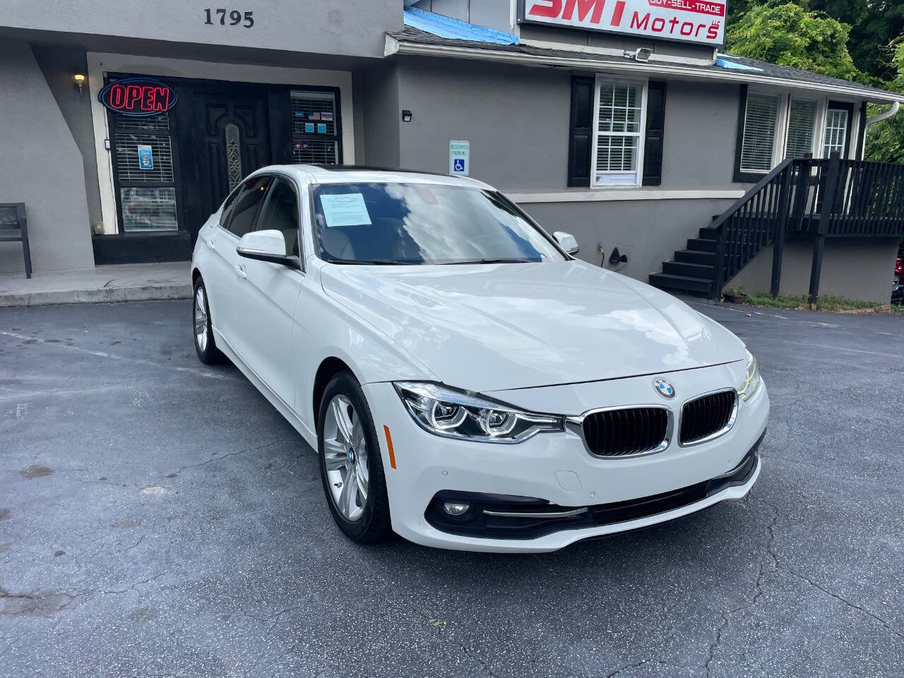 Used 2017 BMW 330i Sedan RWD image 4