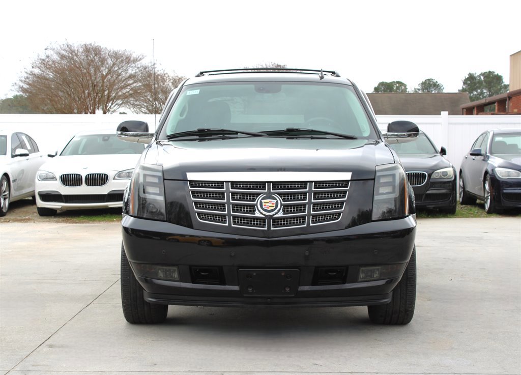 Used 2007 Cadillac Escalade EXT w/ Information Package image 2