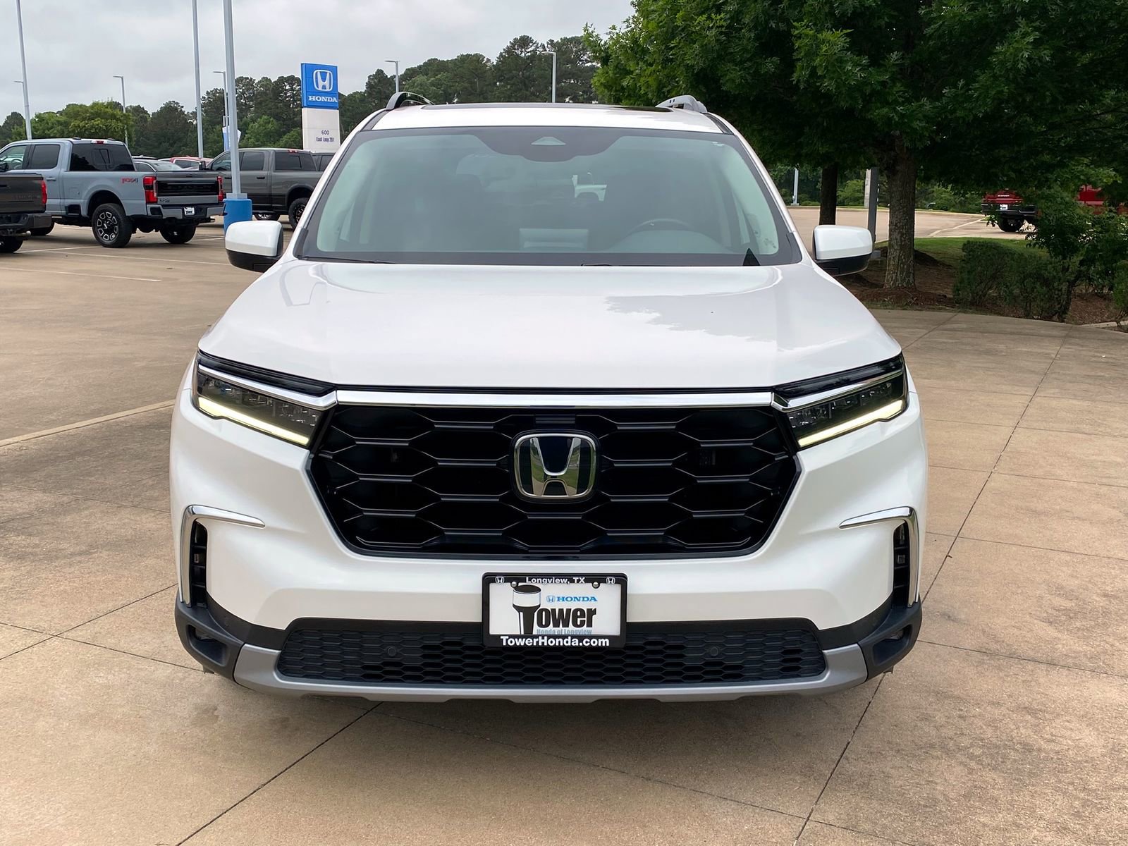 Used 2023 Honda Pilot Touring image 2