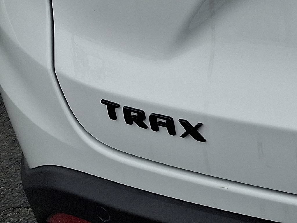 New 2026 Chevrolet Trax RS w/ Sunroof Package FWD image 5