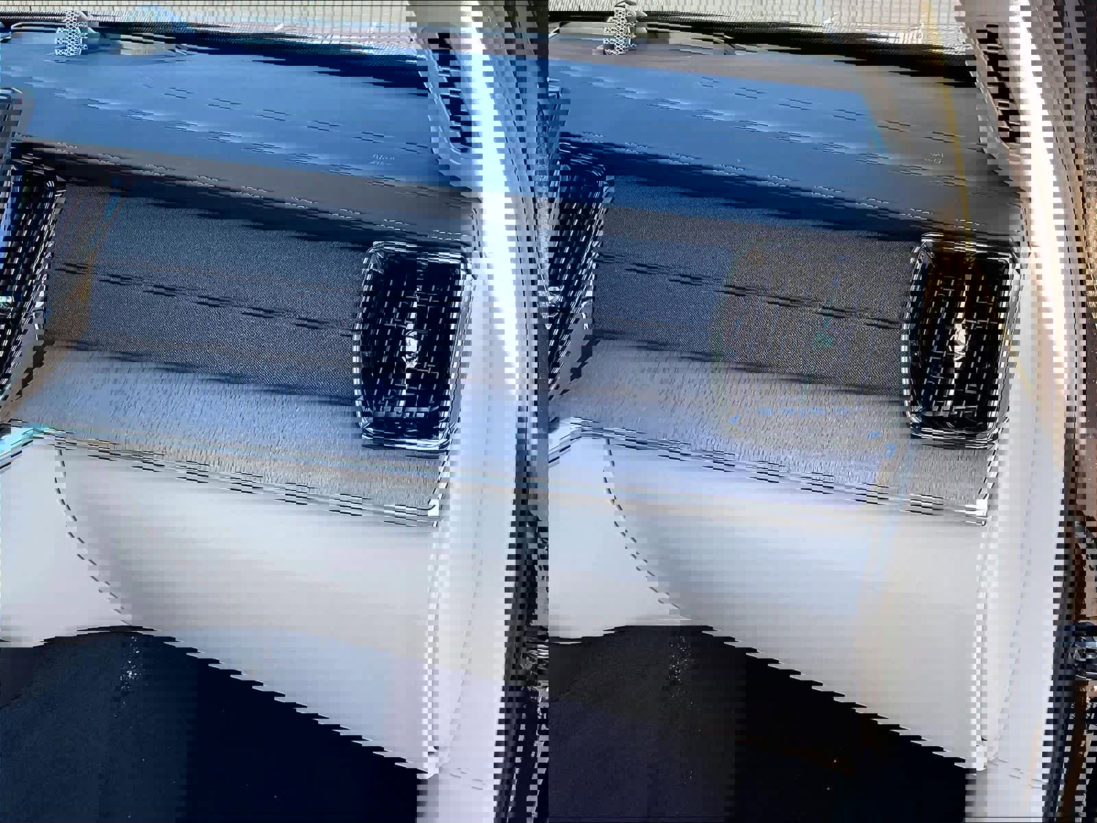 New 2026 Volvo XC90 T8 Ultra w/ Lounge Package image 29