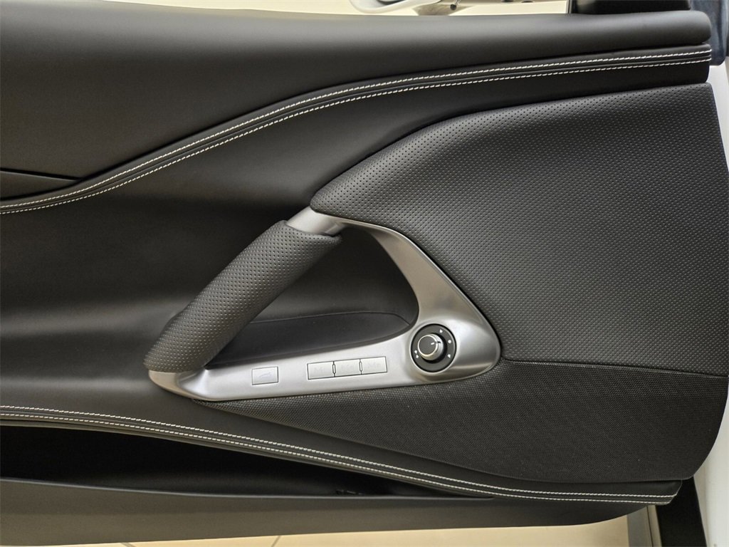 Used 2022 Ferrari 812 GTS image 31