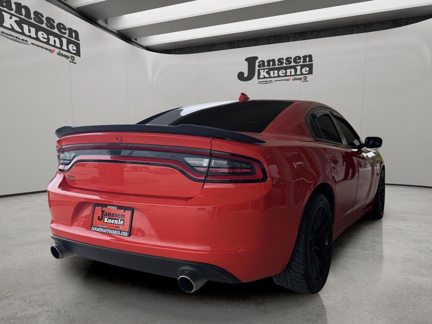 Used 2017 Dodge Charger R/T w/ Navigation & Travel Group RWD image 3