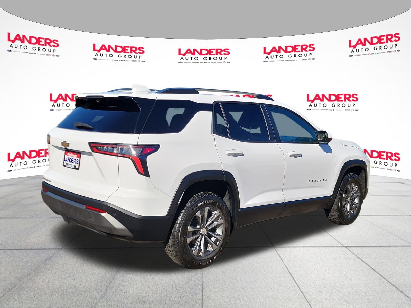 Used 2025 Chevrolet Equinox LT w/ Convenience Package II image 3