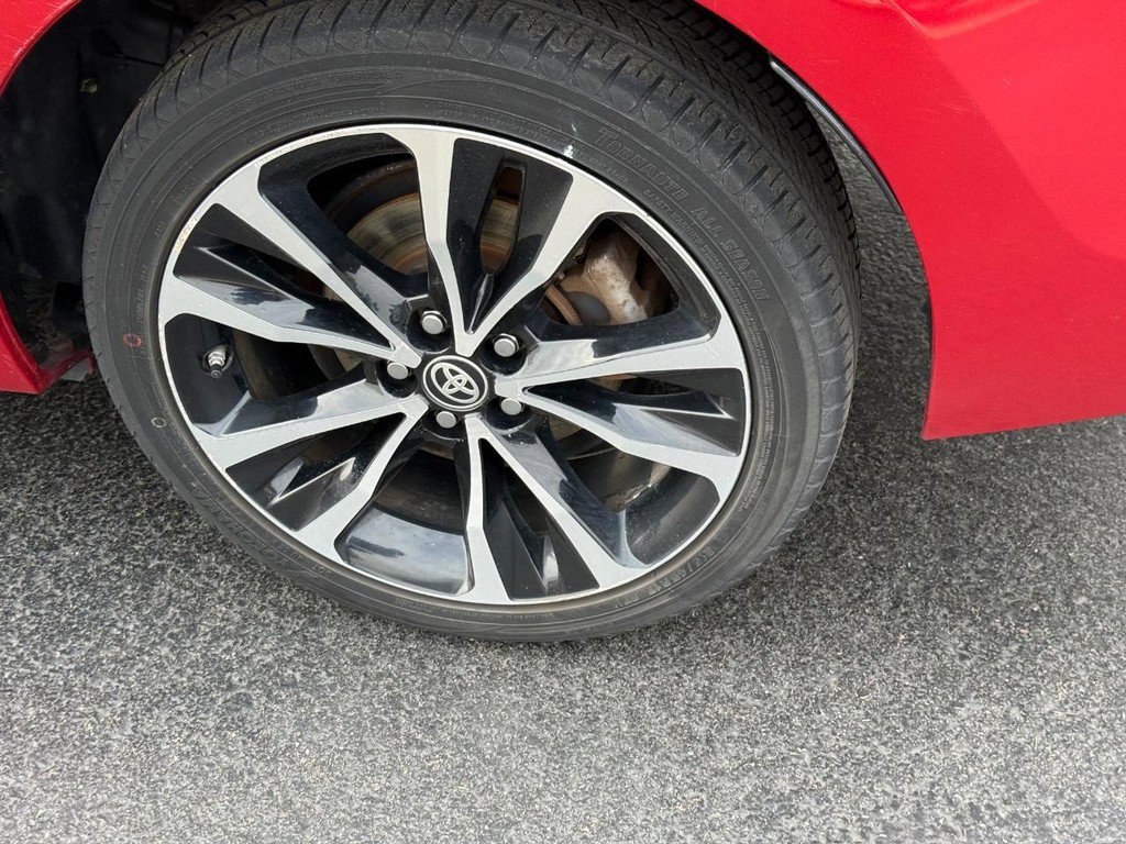Used 2018 Toyota Corolla XSE image 9