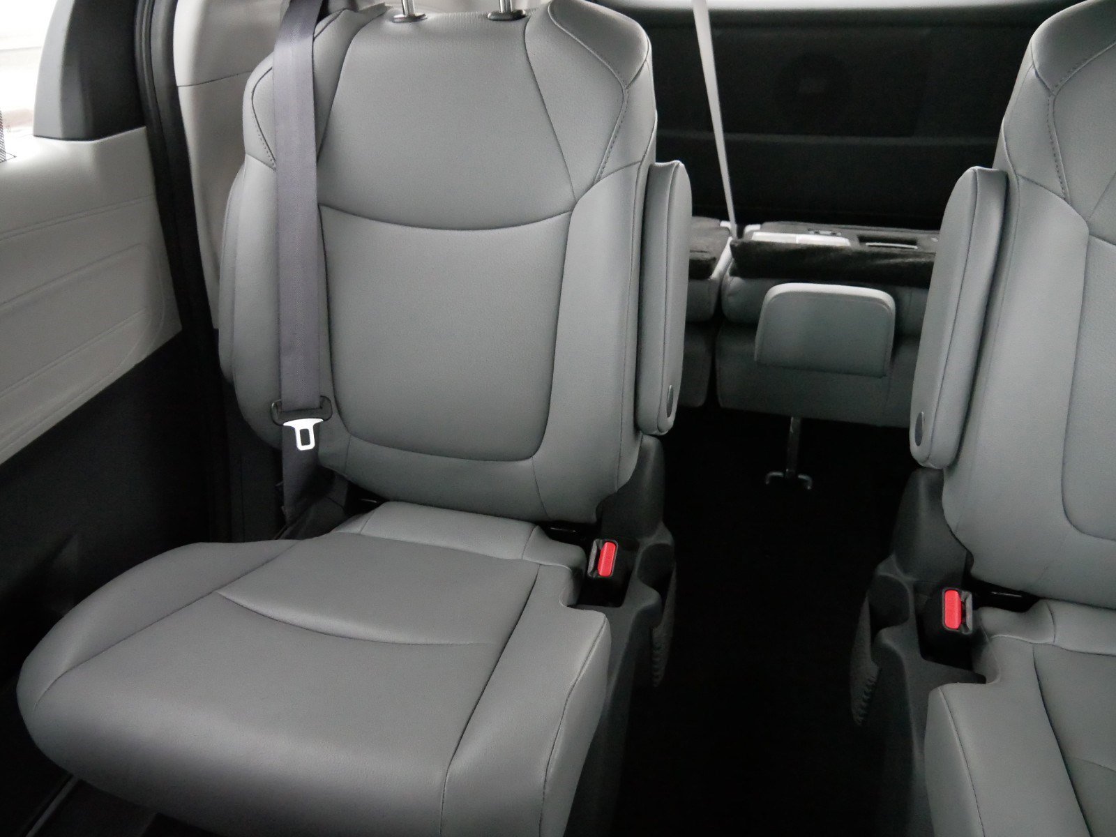 New 2024 Toyota Sienna XLE image 12