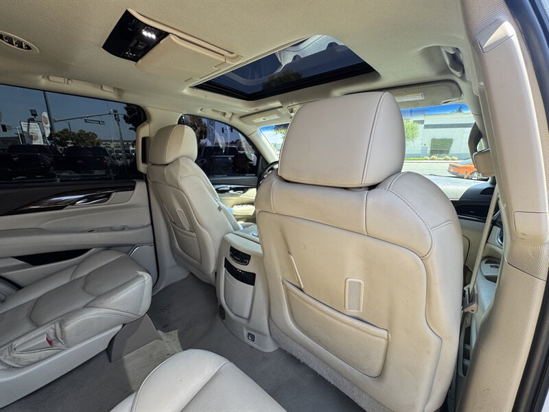 Used 2016 Cadillac Escalade Luxury AWD/4WD image 41