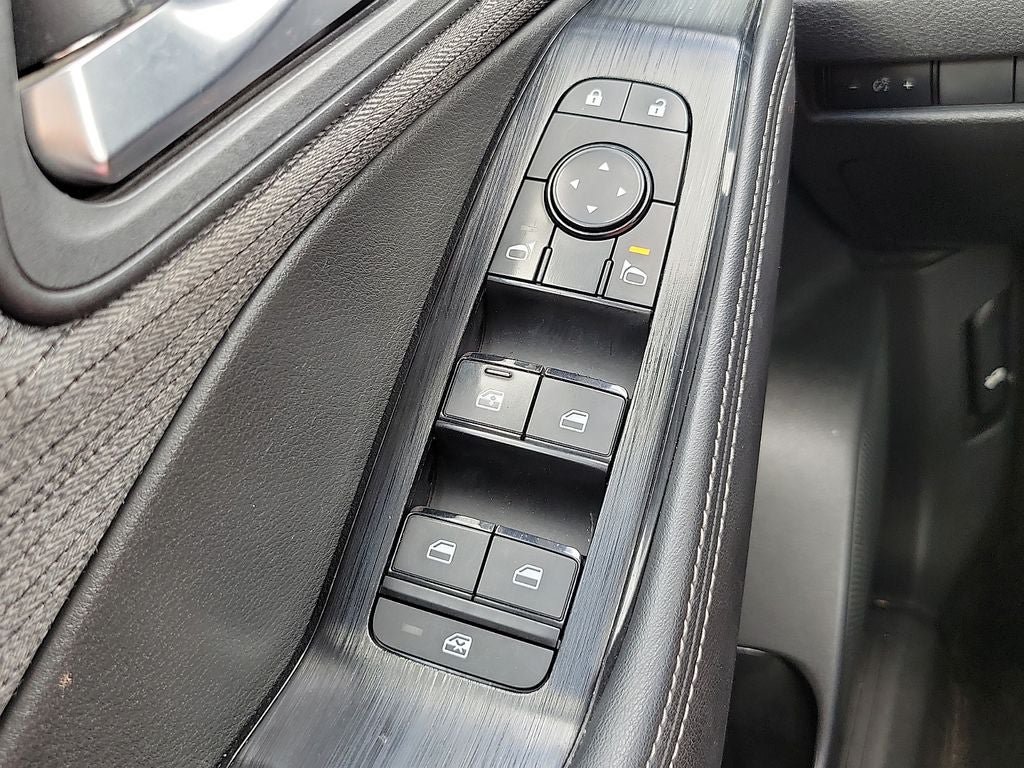 Used 2022 Nissan Rogue SV FWD image 13