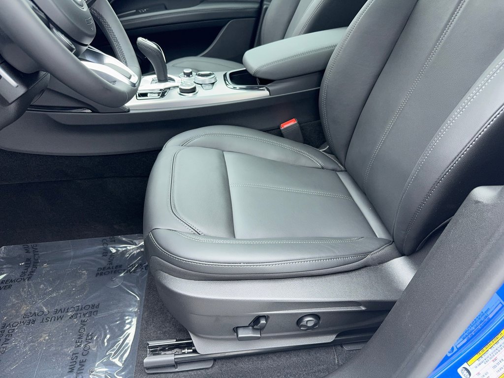 New 2025 Alfa Romeo Stelvio Sprint w/ Convenience Package image 32