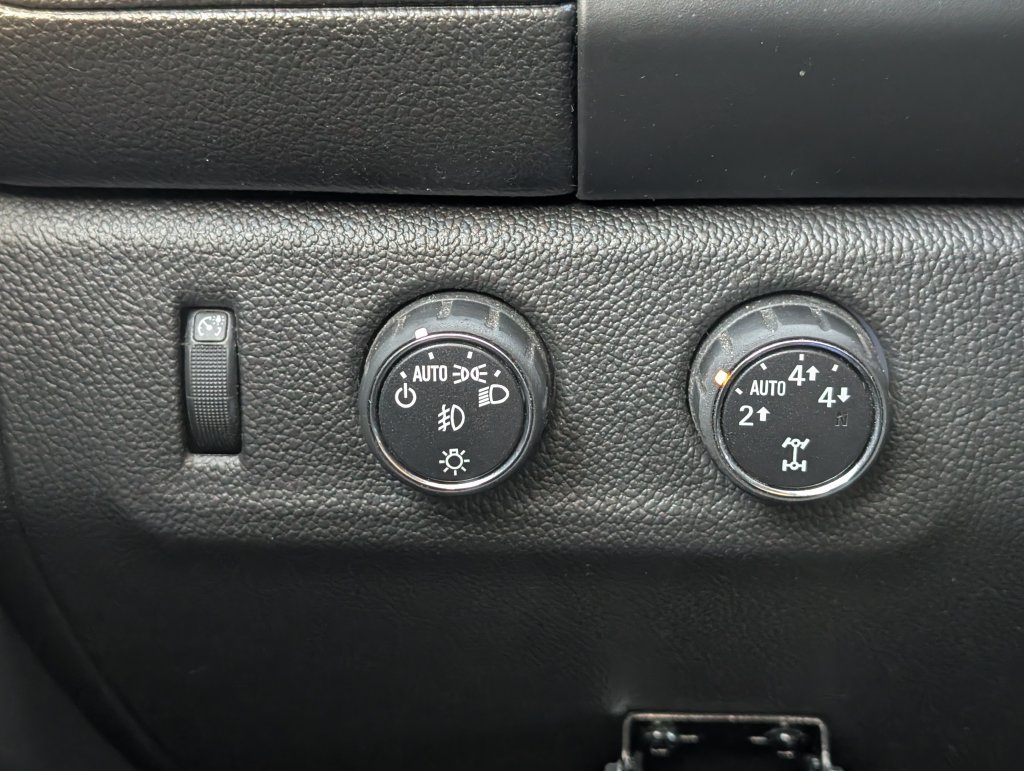 Used 2015 GMC Canyon SLE w/ All-Terrain Package AWD/4WD image 31