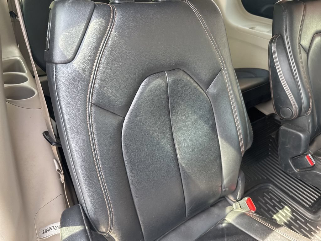 Used 2017 Chrysler Pacifica Touring-L FWD image 58
