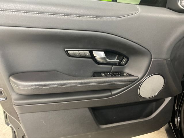 Used 2019 Land Rover Range Rover Evoque SE Premium image 21