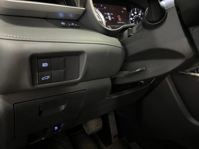 Used 2021 Toyota Highlander XLE AWD/4WD image 17